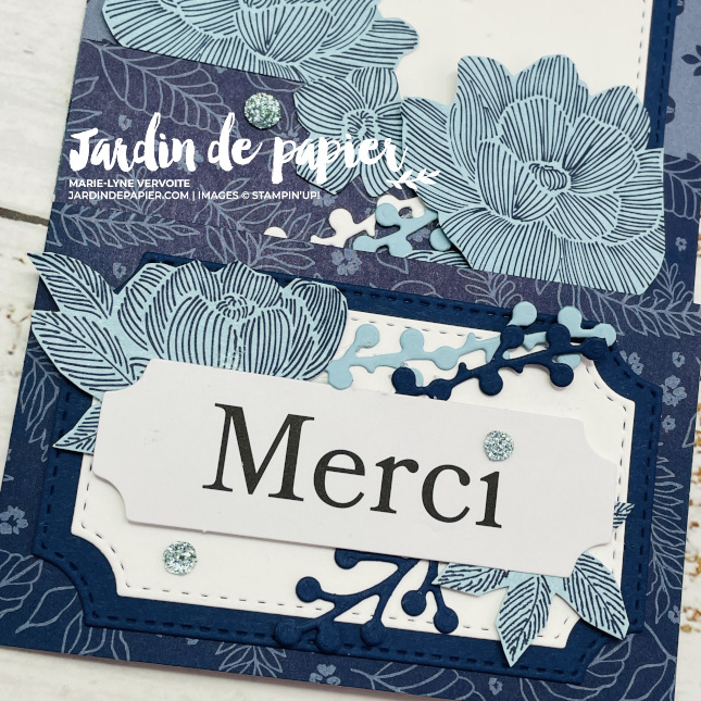 Carte à double ouverture inférieure avec le papier à motifs Floraisons si bleues
