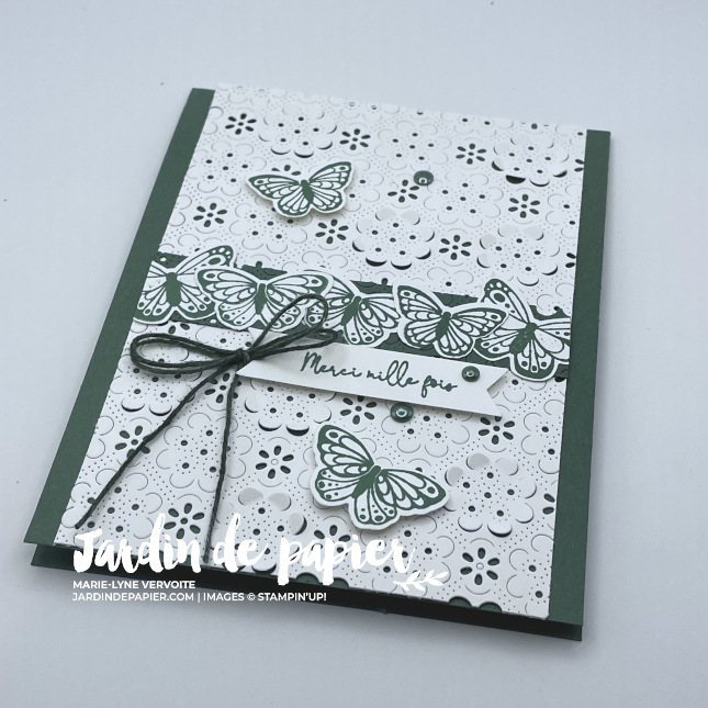 Carte printanière Stampin’ Up! avec Poinçon Fleurs d’œillets, papillons du Lot Voltige amicale et InColor Pin placide